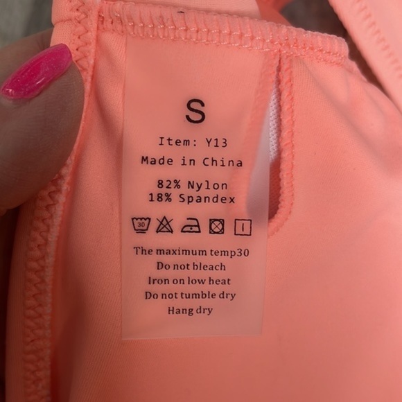 NWT. Two piece bathing suite.  Tropical. Floral. Size small. Excellent condition - Picture 7 of 8